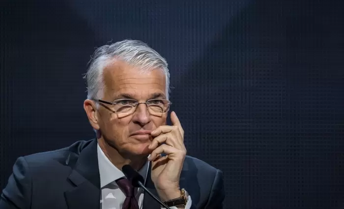 UBS: «Καμπανάκι» Ερμότι για εφησυχασμό στις αγορές – Υψηλότερα επιτόκια για μεγαλύτερο διάστημα