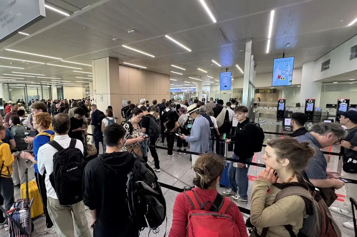 ΕΕ: Οι συνοριακοί έλεγχοι διπλασιάζουν τις ουρές στα μεγάλα αεροδρόμια