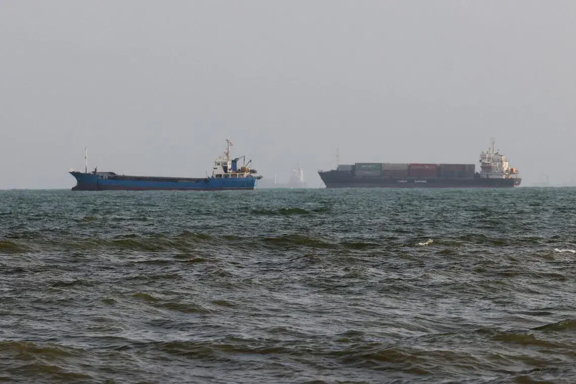 Ορμούζ: Από 140 διελεύσεις την ημέρα, μόλις έξι τη Δευτέρα