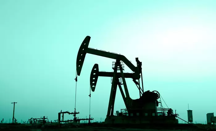 Σε πτωτική τροχιά το πετρέλαιο καθώς υποχωρούν οι ανησυχίες για την προσφορά