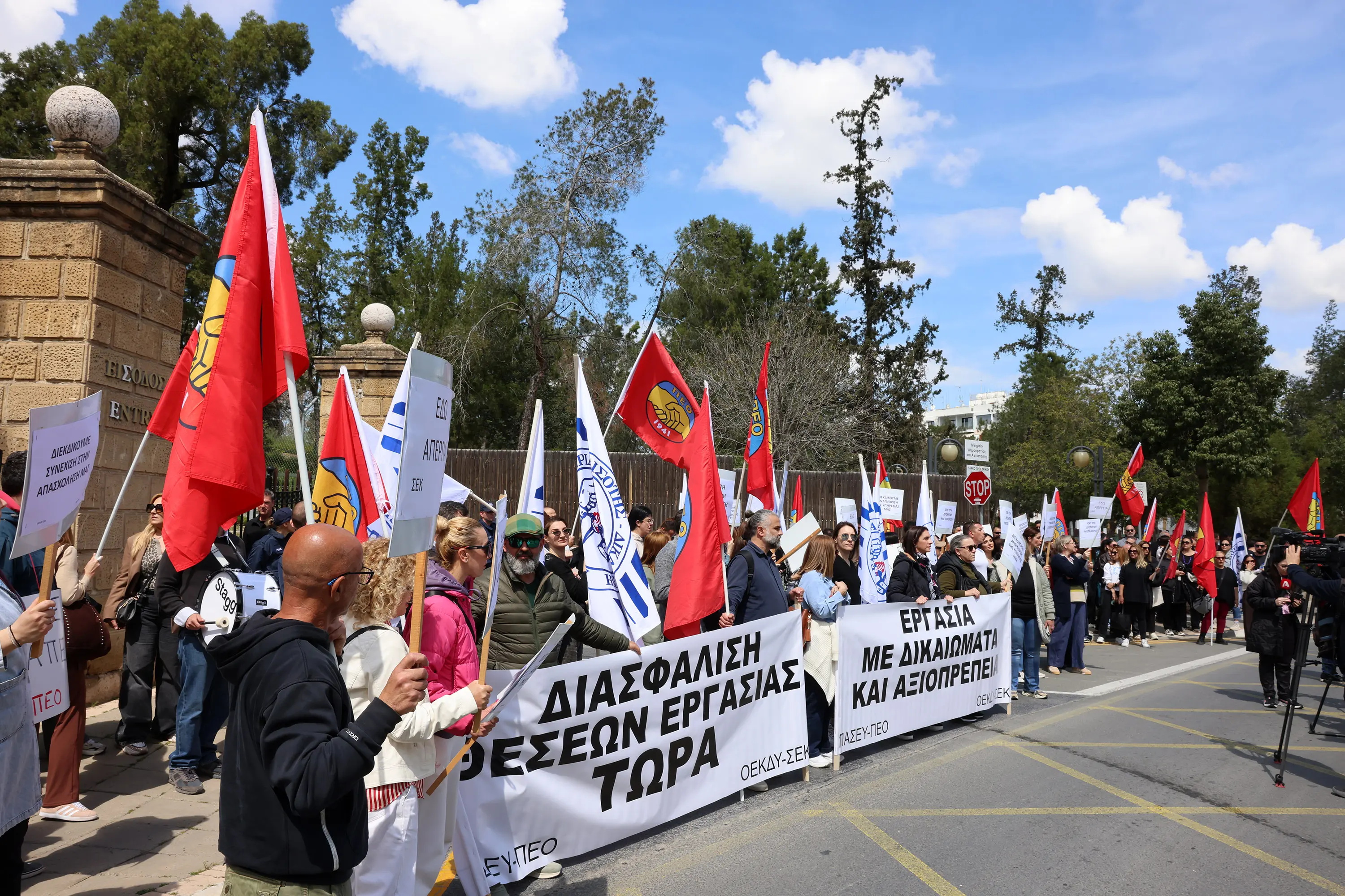Ξανά στους δρόμους οι εργαζόμενοι στα υποστηρικτικά προγράμματα του ΥΠΑΝ