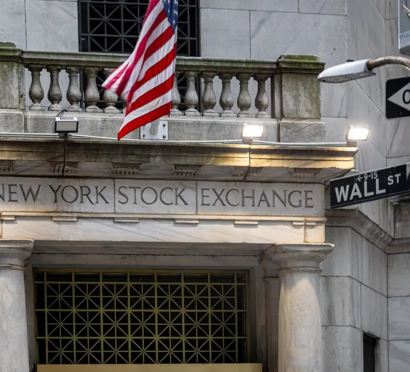 Wall Street: Η AI στηρίζει τις μετοχές παρά την άνοδο σε αποδόσεις ομολόγων και πετρέλαιο