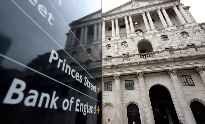 BoE: Εξετάζει σενάρια για παρατεταμένο ενεργειακό σοκ ενώ διατηρεί αμετάβλητα τα επιτόκια