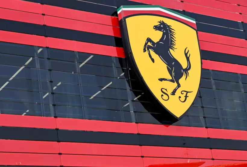 Ferrari: Αλλάζει τα δεδομένα με νέο ηλεκτρικό μοντέλο – Σε ποιους αγοραστές απευθύνεται