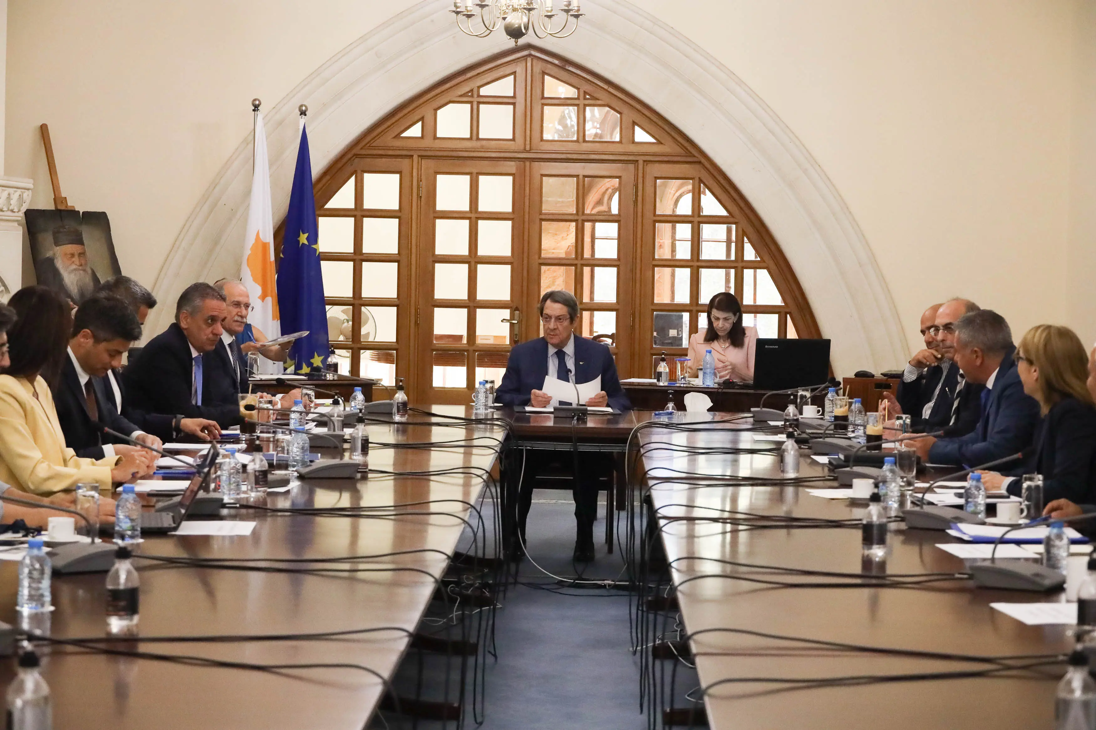 Εν αναμονή του κατώτατου μισθού με «βήματα προς τα πίσω»