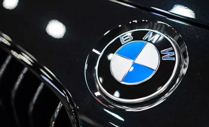 Βυθίζονται οι πωλήσεις αυτοκινήτων της BMW