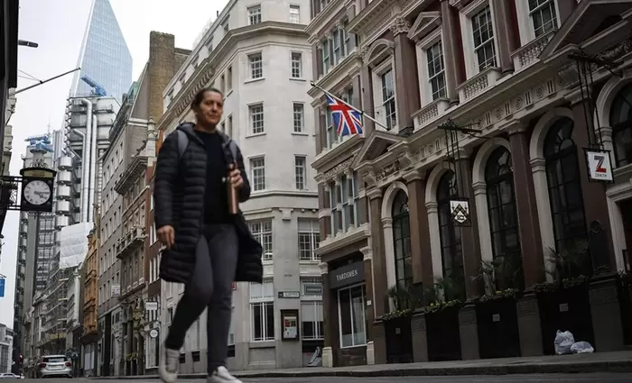 Βρετανία: Απρόσμενη πτώση για τις τιμές στα ακίνητα στην εκπνοή του 2025