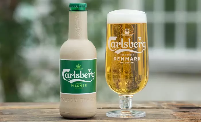 Η Carlsberg μόλις έφτιαξε το πρώτο χάρτινο μπουκάλι μπίρας 