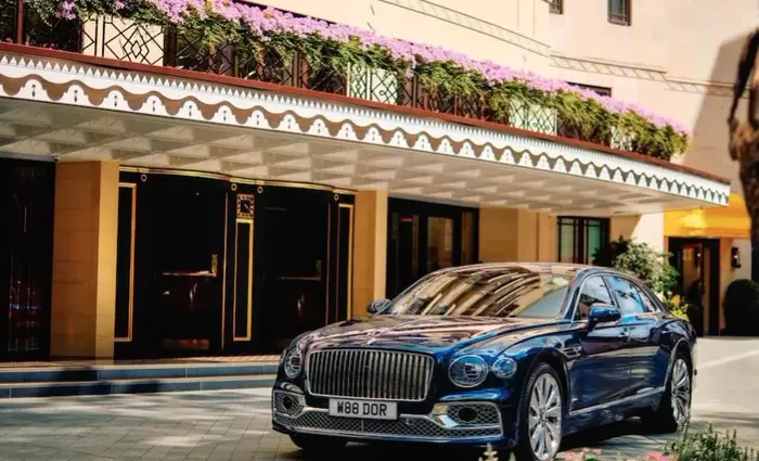 Η πολυτέλεια στο Λονδίνο γίνεται προσιτή: Πέφτουν οι τιμές στα πεντάστερα ξενοδοχεία