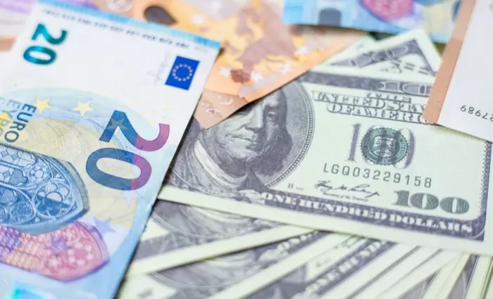 Ευρώ: Στο «κατώφλι» του μακροβιότερου ράλι απέναντι στο δολάριο εδώ και δύο δεκαετίες