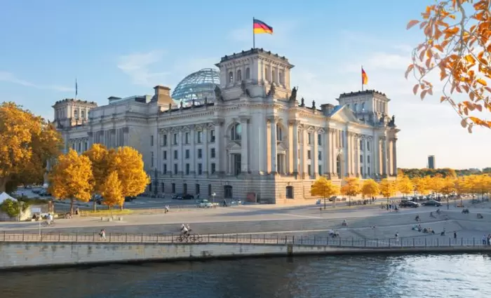 Γερμανία: Βάζει μπλόκο στις εξαγορές επιχειρήσεων από ξένους επενδυτές