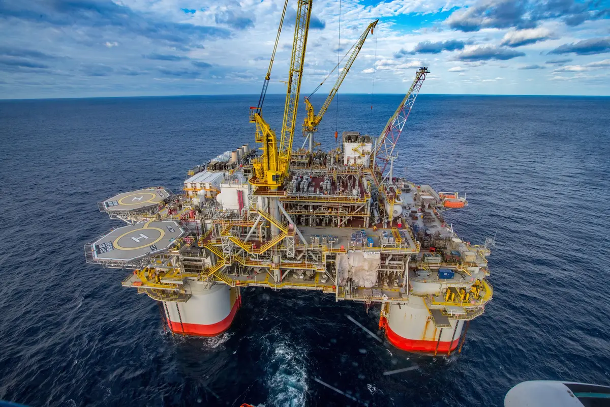 Η Chevron διακόπτει την παραγωγή της στο Μεξικό λόγω κυκλώνα