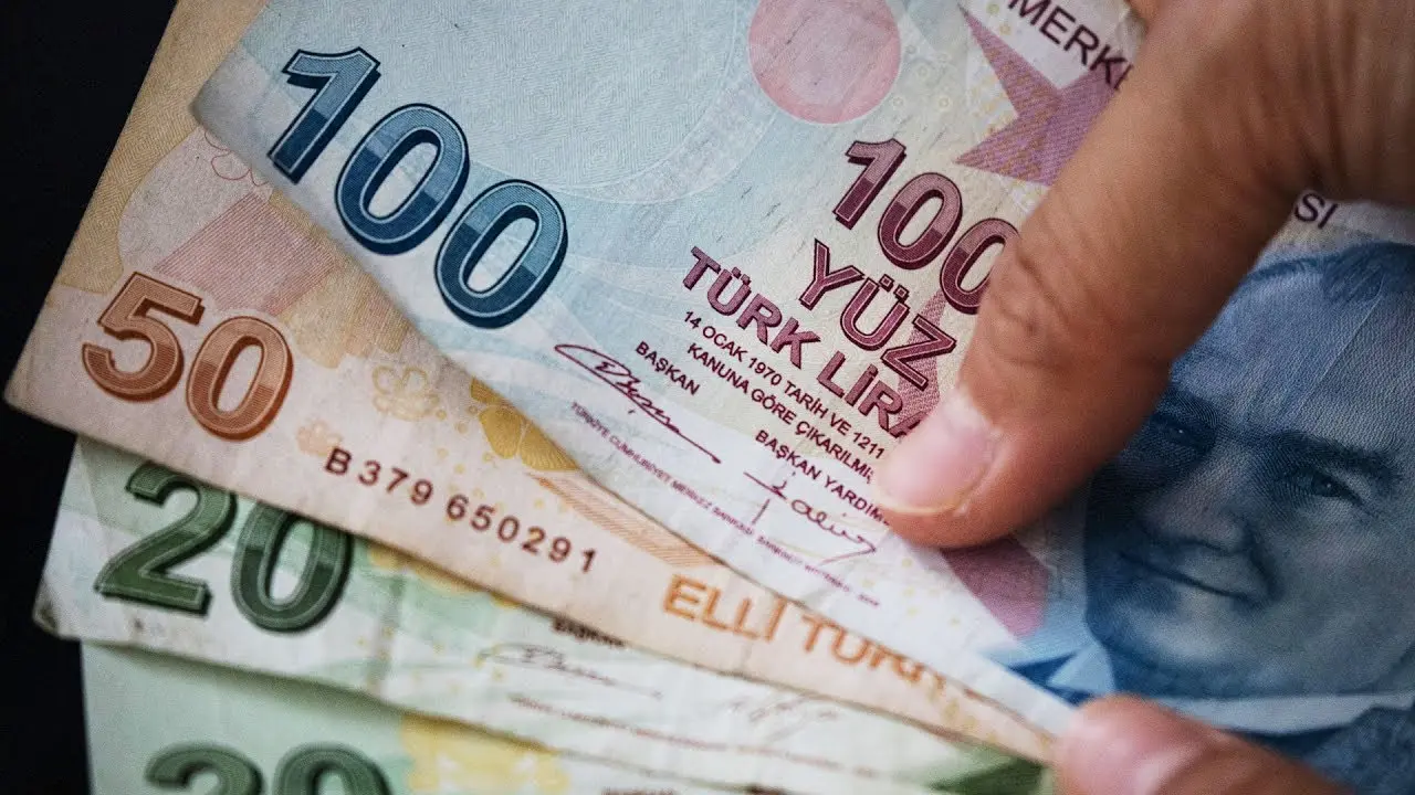 Εξωτερικές πιέσεις παραμένουν στην οικονομία της Τουρκίας