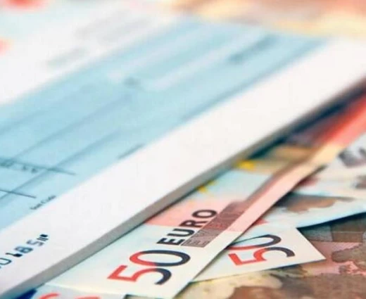 Ψαλίδι σχεδόν 50% στις ακάλυπτες επιταγές τον Ιούλιο