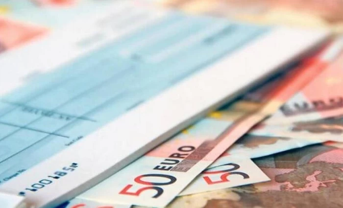 Ψαλίδι σχεδόν 50% στις ακάλυπτες επιταγές τον Ιούλιο