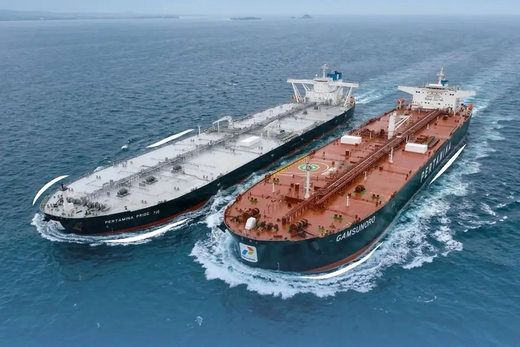 Με μειωμένη ταχύτητα για οικονομία καυσίμων ταξιδεύουν τα εμπορικά πλοία παρά τα κέρδη των ναυτιλιακών