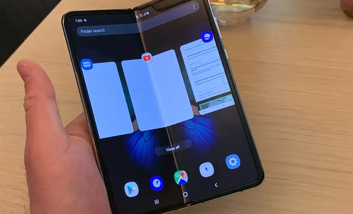 Samsung Galaxy Fold: Μια πτυχή, ένα κλικ και είναι χοντρό