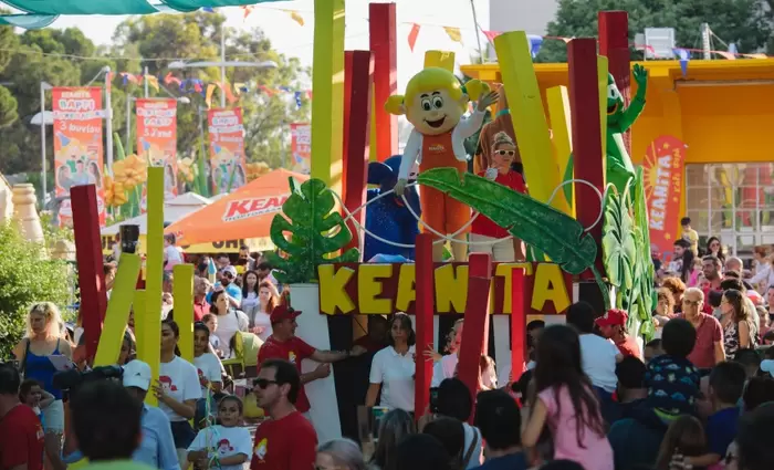 ΚΕΑΝΙΤΑ: Μοιράζει €21,000 τα έσοδα του πάρτι των γενεθλίων της, σε 2 Ιδρύματα