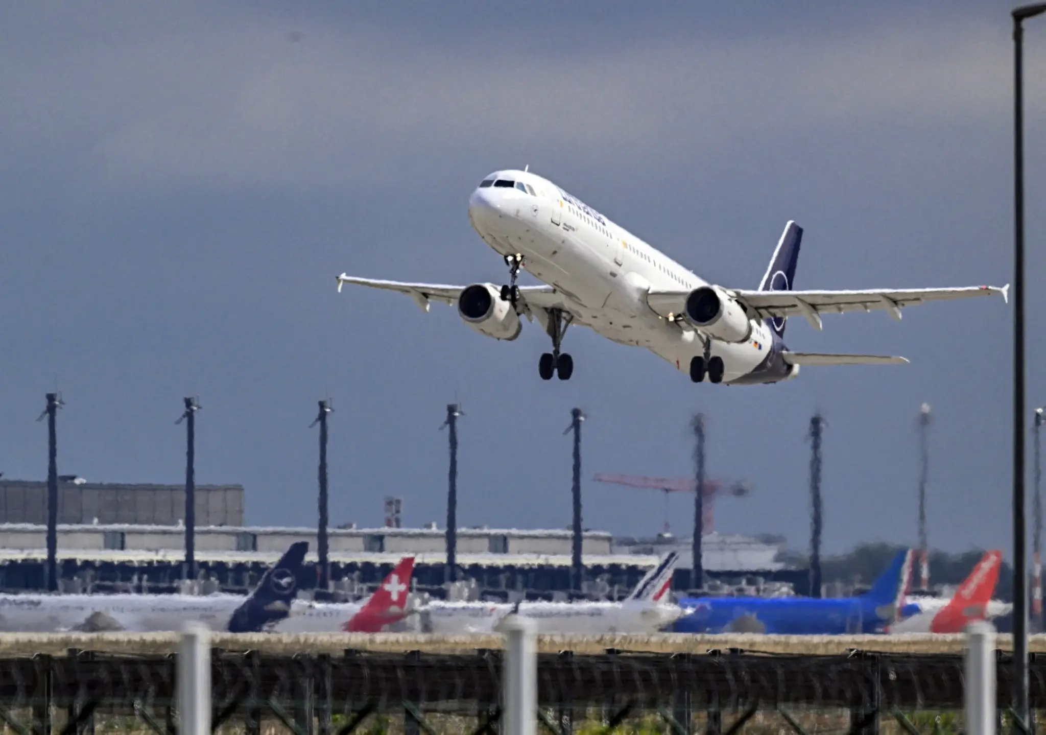 Η Lufthansa θα παρακάμπτει τον εναέριο χώρο του Ιράν και του Ιράκ «μέχρι νεωτέρας»