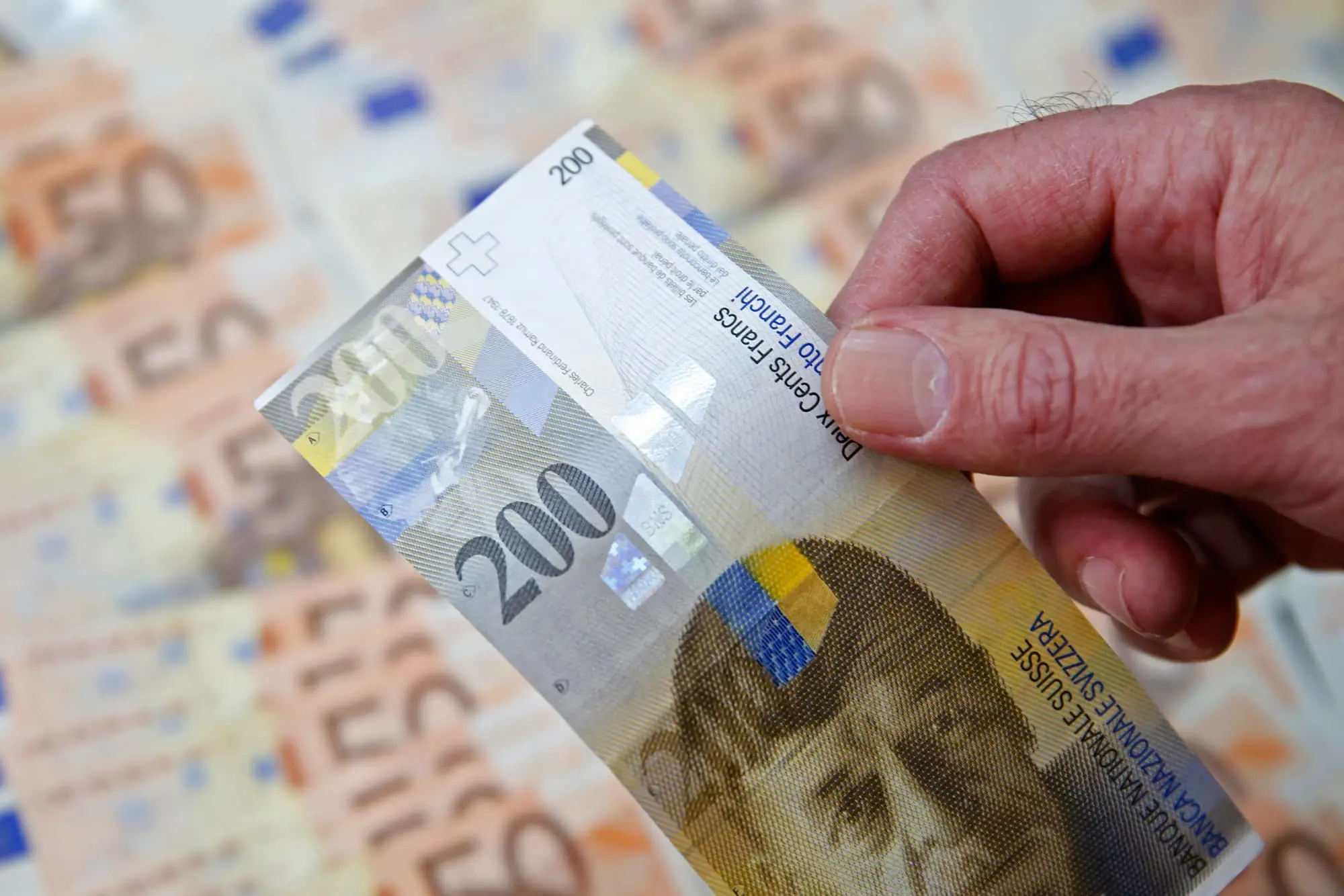 Η κρίση της Credit Suisse έπληξε την ιδιότητα του ελβετικού φράγκου ως ασφαλές καταφύγιο
