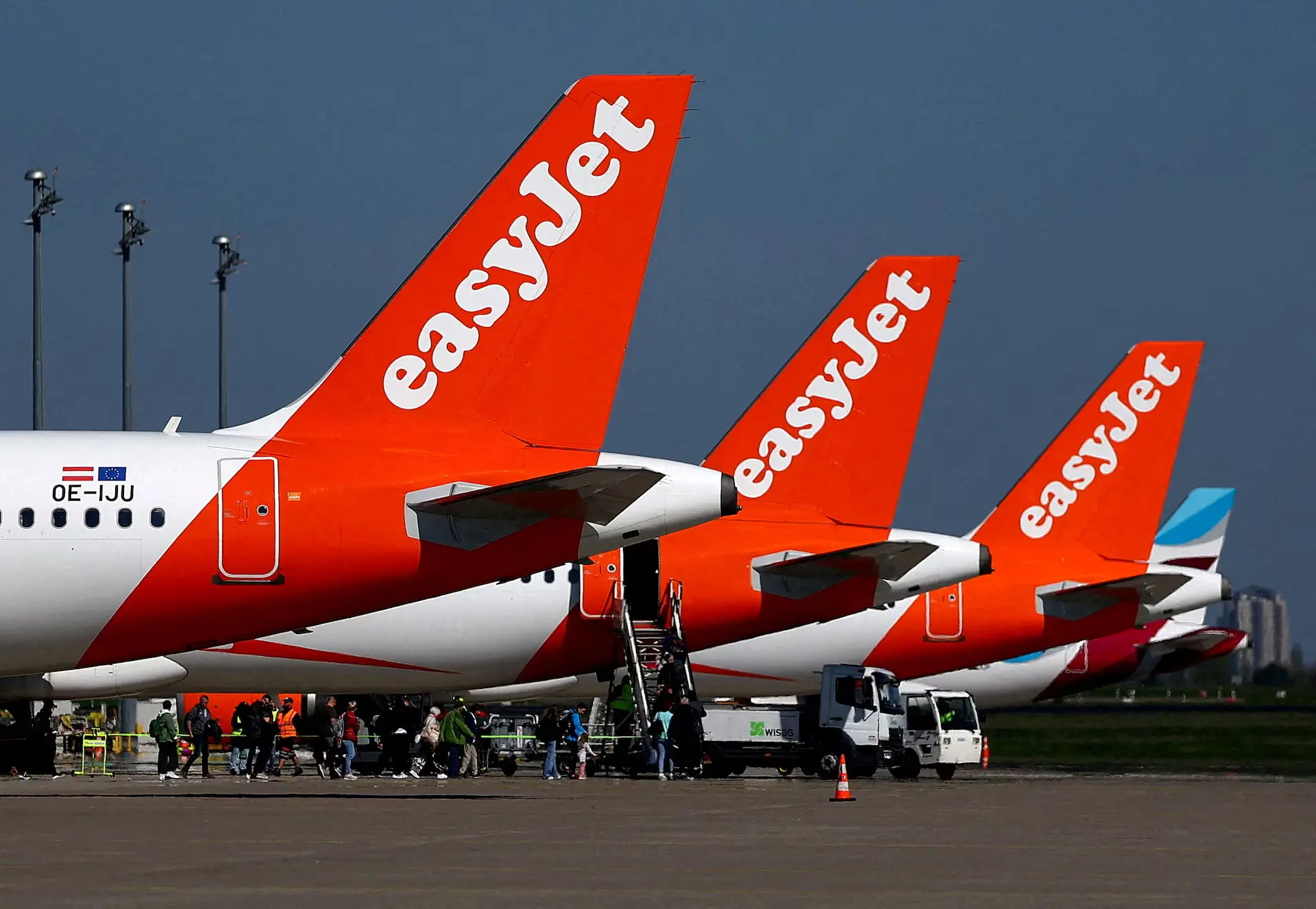 Ανατροπή στην εξαγορά της easyJet – «Έκλεισε» τελικά με Apollo για 5,7 δισ. λίρες