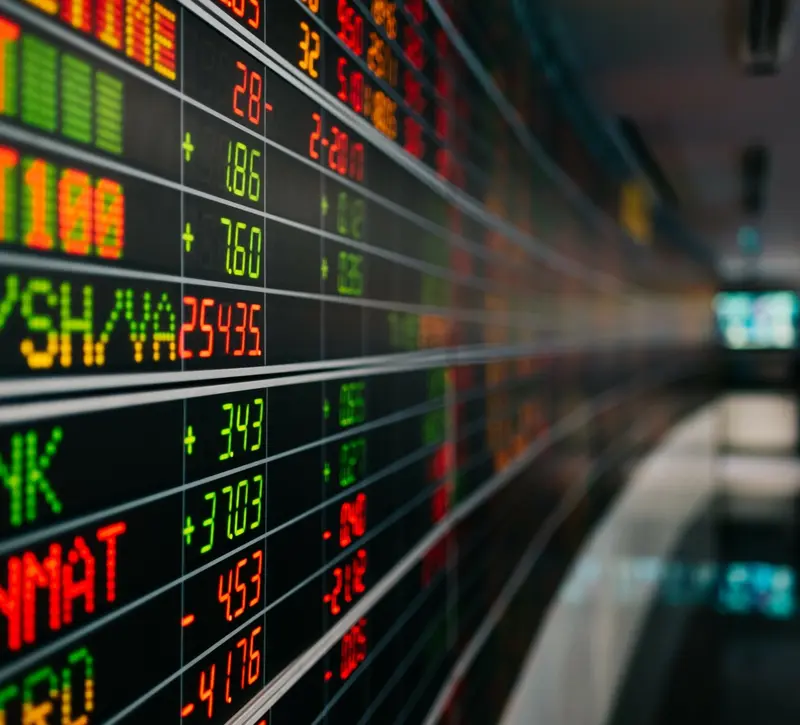 Ο Kospi βυθίζεται 6,7%, πιέσεις σε Nikkei και Hang Seng λόγω Μέσης Ανατολής – Αντέχουν οι μετοχές τεχνολογίας και ημιαγωγών