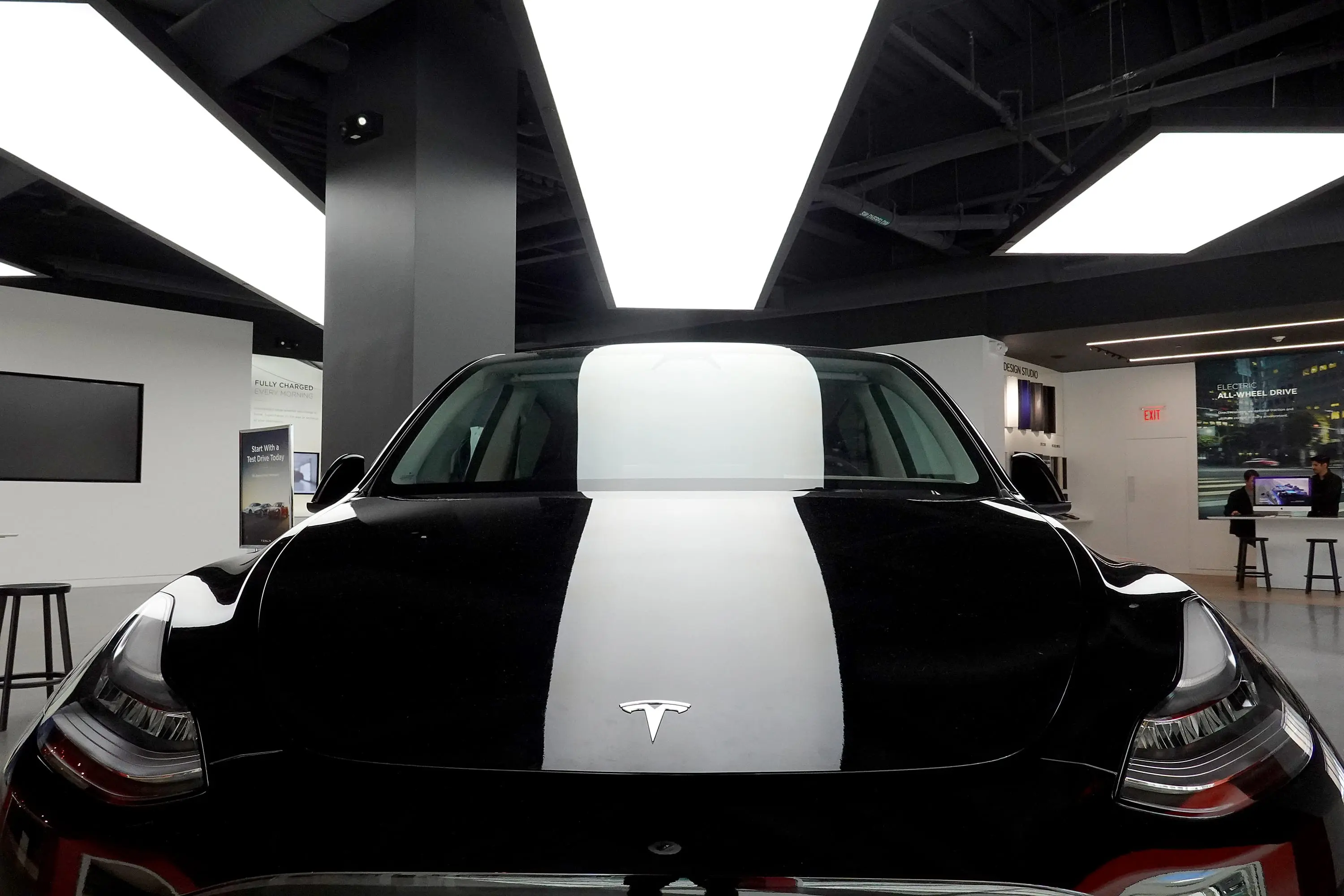 Η Tesla ανεβάζει τις τιμές της - Πόσο κοστίζει το φθηνότερο μοντέλο