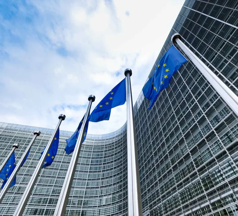 Politico: Απογοητευτικές οι προσπάθειες της Ε.Ε. για τη μείωση της γραφειοκρατίας