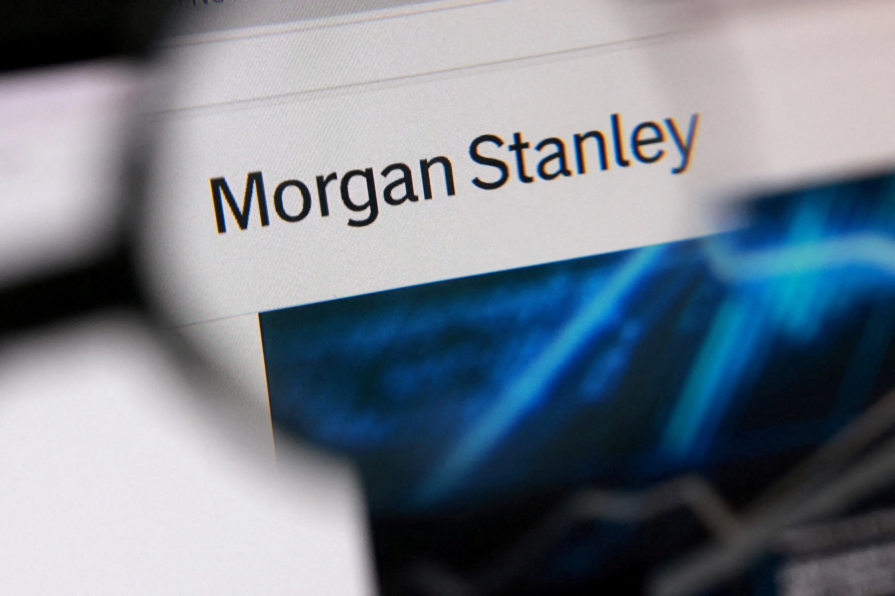 Morgan Stanley: Μάχη με το χρόνο για το πετρέλαιο – Οι εξελίξεις στα Στενά του Ορμούζ και το σενάριο για Brent έως $150