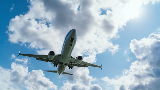 Ευρώπη-Ασία: Αεροπορικές εταιρείες αυξάνουν τις τιμές και τις χρεώσεις στα καύσιμα λόγω Ιράν