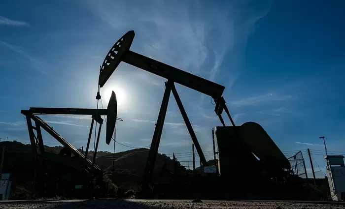 Γερμανία και Ιαπωνία απελευθερώνουν αποθέματα πετρελαίου για να περιορίσουν τις αυξήσεις τιμών