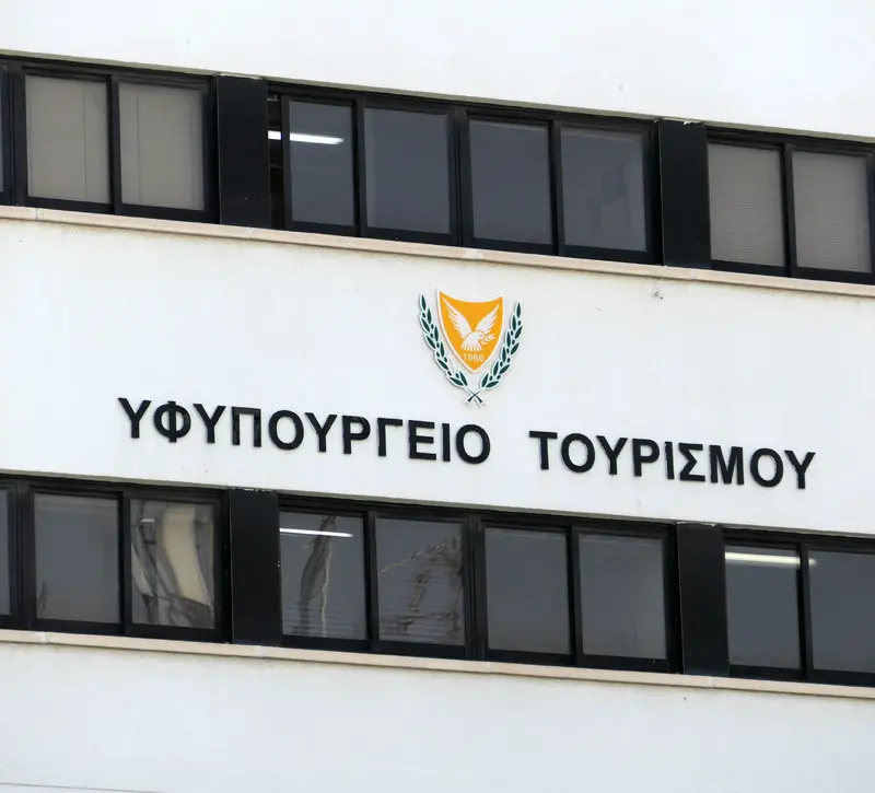 Υποβλήθηκε η ένσταση στην ΕΔΥ από τον γ.δ. του Υφ. Τουρισμού – Τι επικαλείται ο δικηγόρος του