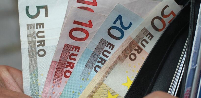 Οι Κύπριοι πληρώνουν με visa ή με cash;