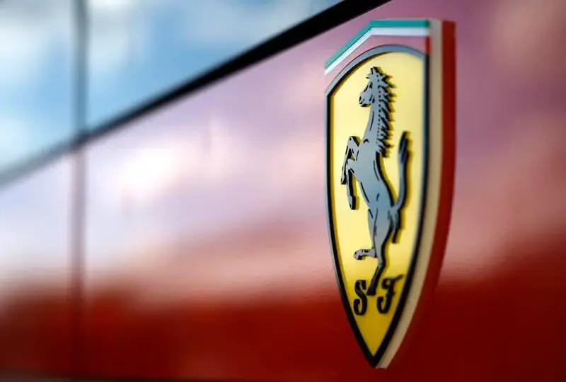 Ferrari: Ανακάμπτει η τιμή της μετοχής – Αναιμική η πορεία της σε σχέση με το 2025 – Οι προοπτικές το 2027