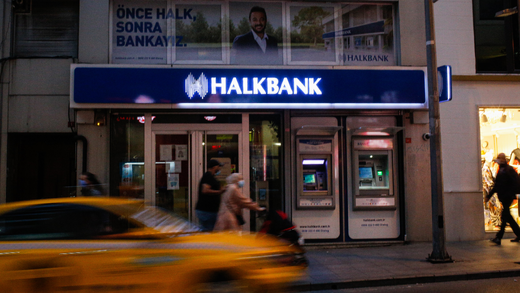 Η Halkbank κερδίζει τη μάχη στις ΗΠΑ και ανεβαίνει στα χρηματιστήρια