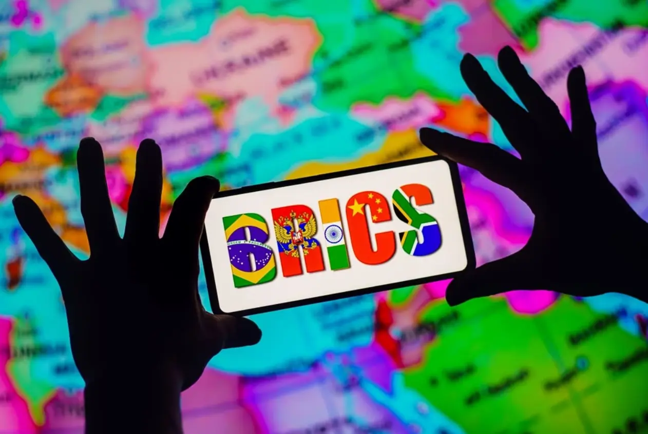 BRICS: Χτίζουν νέα δίκτυα πληρωμών