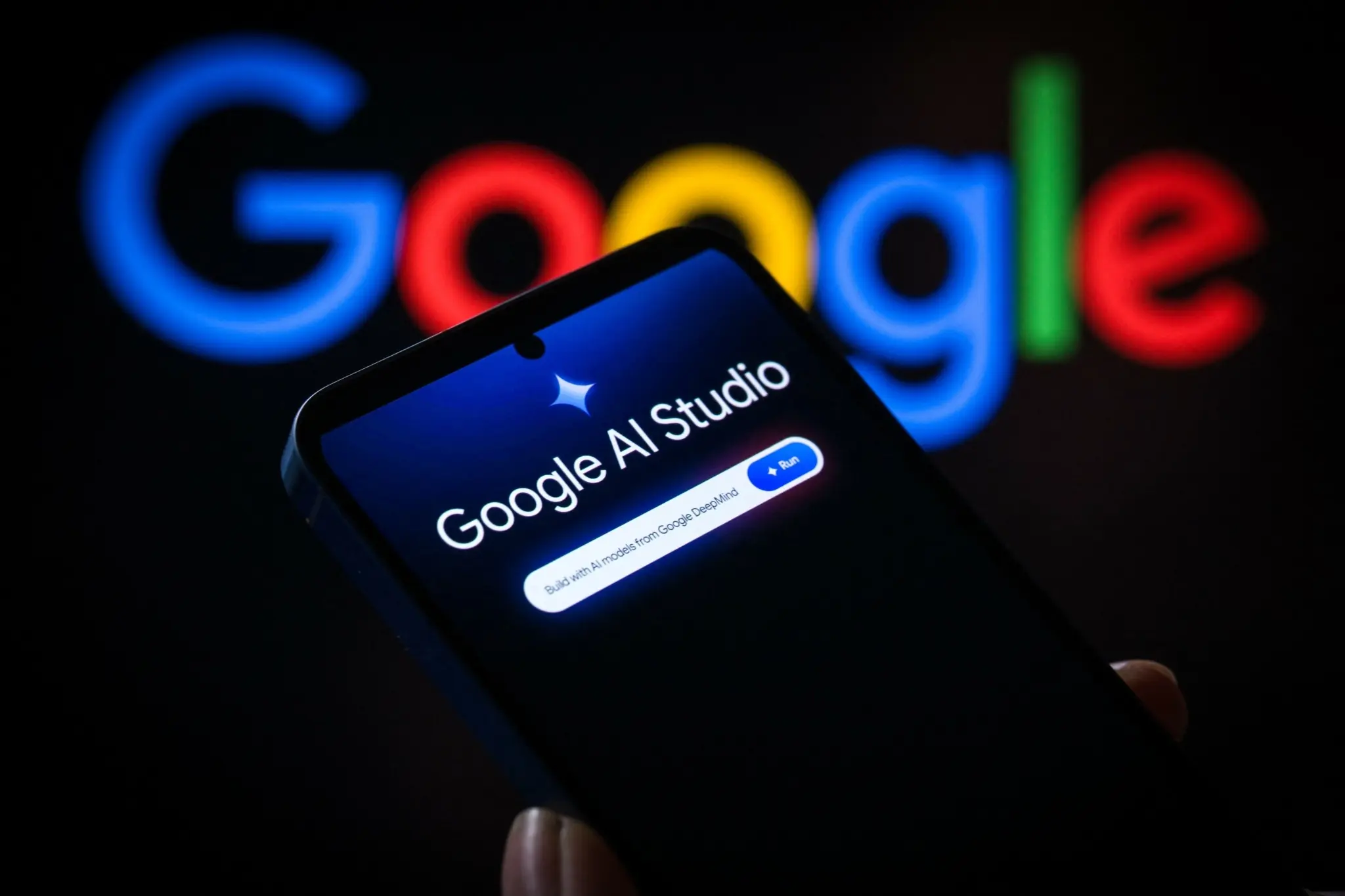 Google: Κύκλωμα χρησιμοποιούσε το Gemini AI για τη δημιουργία spam μηνυμάτων