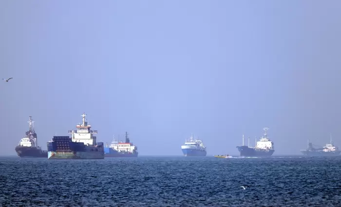 Στενά του Ορμούζ: Άνοδος 50% στις ροές πετρελαίου εκτός Ιράν παρά τις εντάσεις