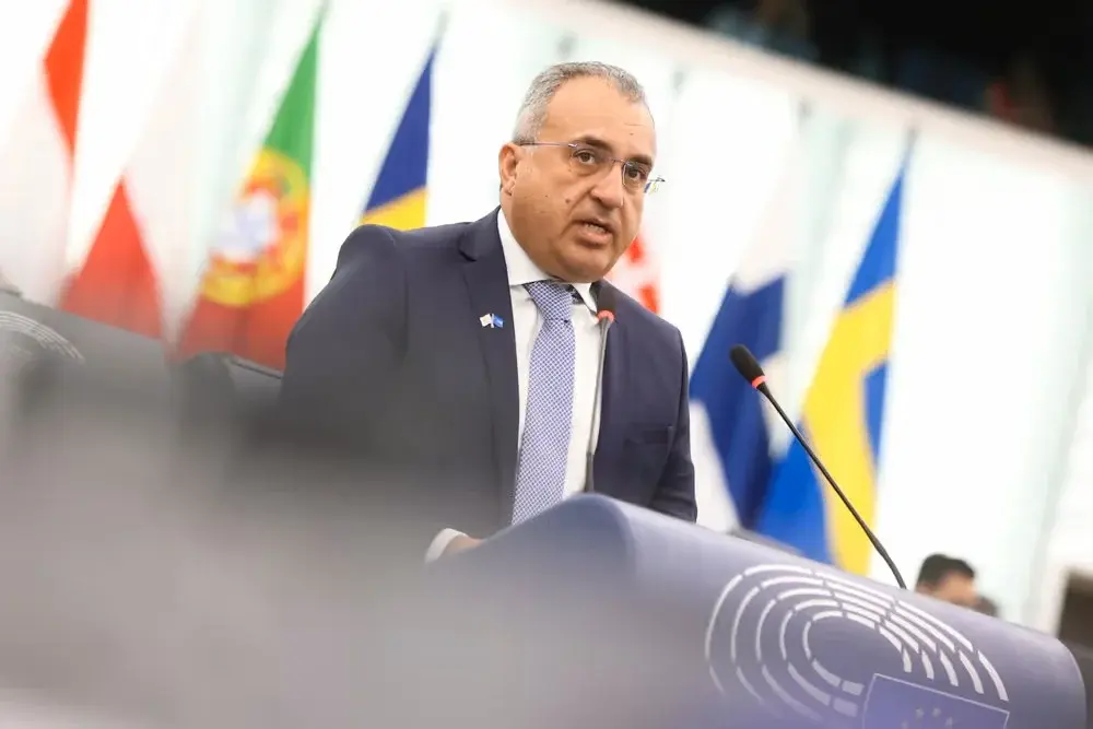 Υπάρχουν ευρωπαϊκά εργαλεία στήριξης του κυπριακού τουρισμού – Τι απάντησε η ΕΕ στον Μ. Χατζηπαντέλα