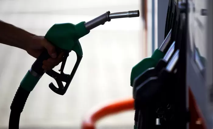 Έξι σεντ πάνω το πετρέλαιο και 4,5 η βενζίνη– Άρχισε δεύτερο κύμα αυξήσεων
