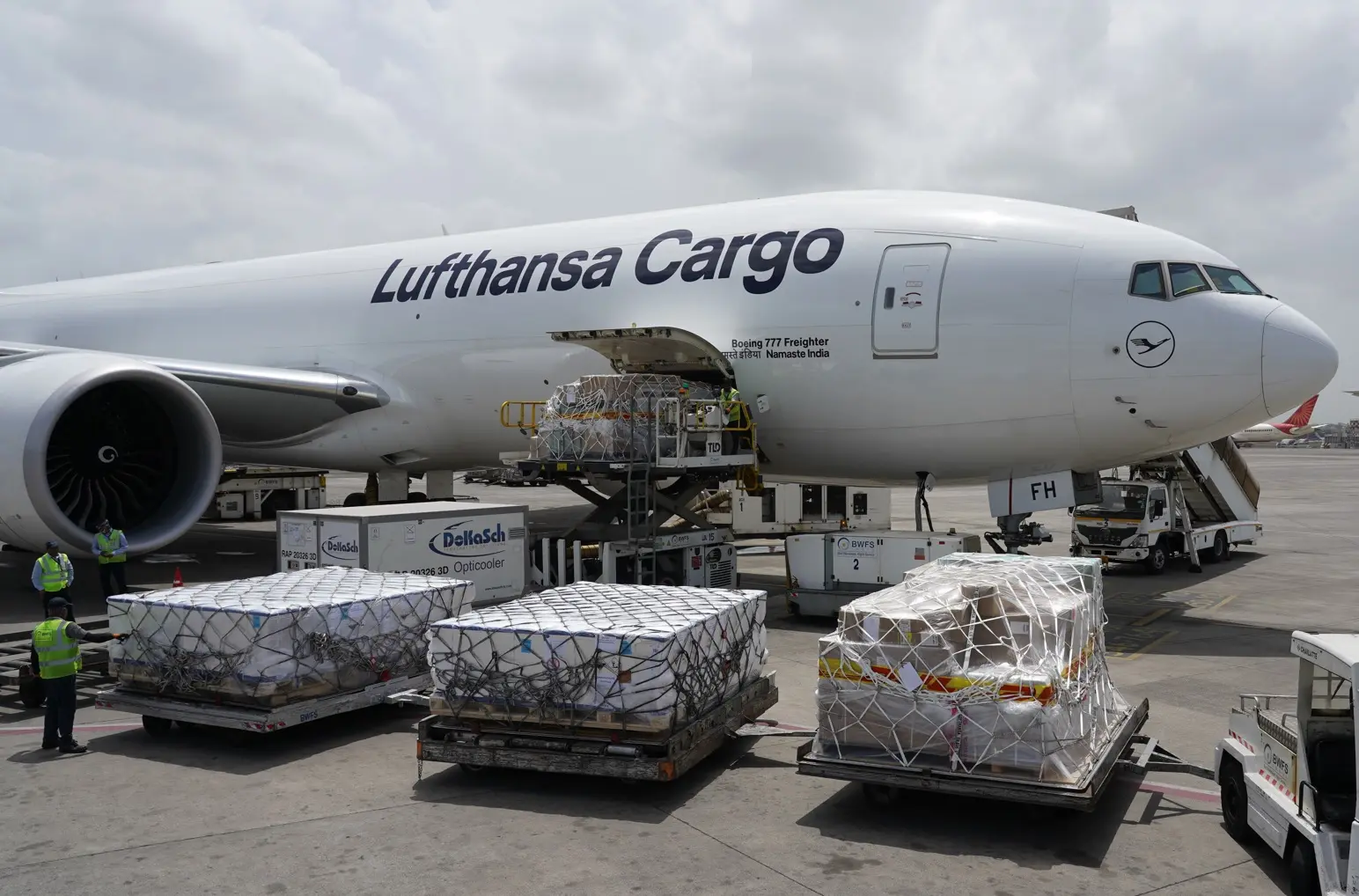 Lufthansa Cargo: Eντείνεται ο ανταγωνισμός εν όψει του δασμού για το «3ευρω» της Ε.Ε.