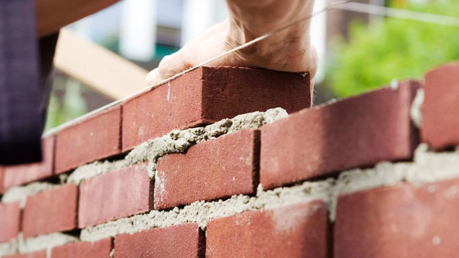 Πρώτα επενδύστε σε εσάς και μετά σε τούβλα