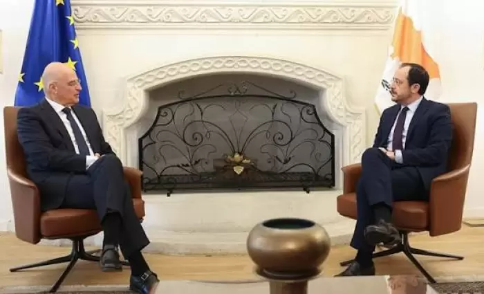 Δένδιας: «Θα είμαστε πάντοτε δίπλα σας» – Αυξάνουμε τις δαπάνες για την Άμυνα, λέει ο Ν. Χριστοδουλίδης