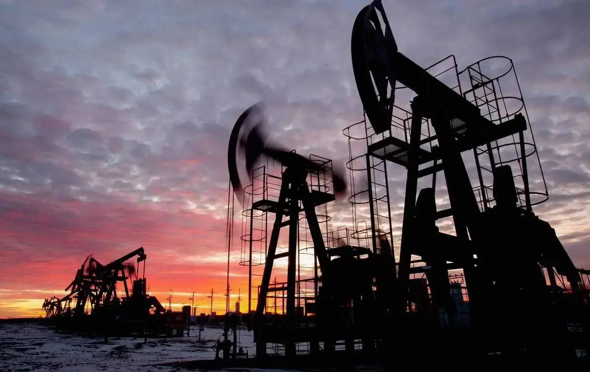 Άλμα του Brent πάνω από τα 85 δολάρια – Τεχνολογικό pressing στις ασιατικές μετοχές