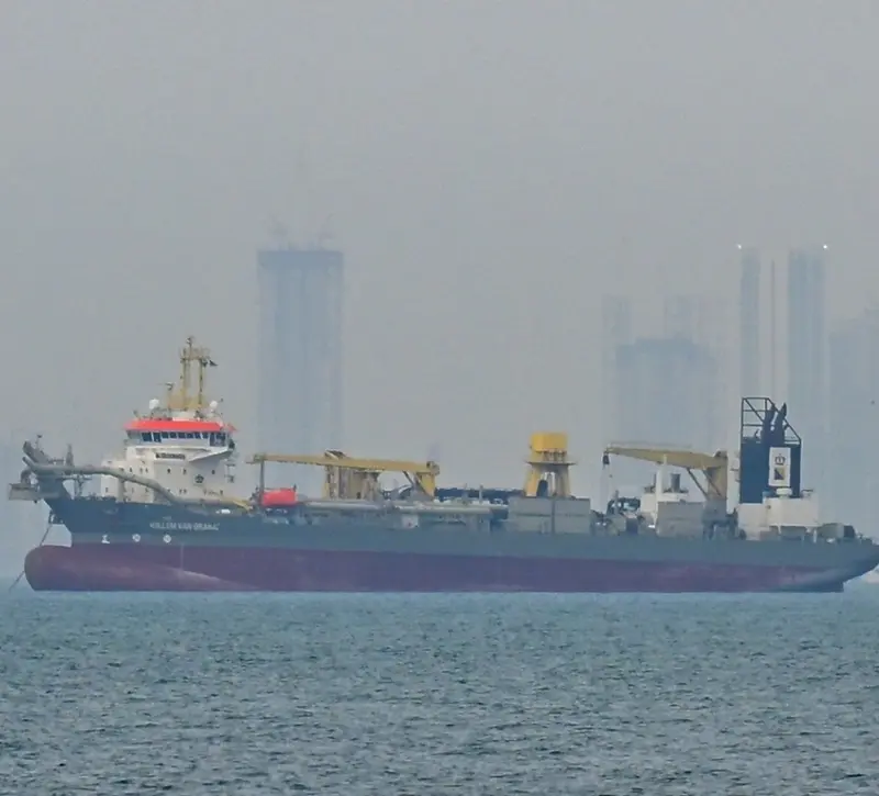 WSJ: Η Σαουδική Αραβία πιέζει τις ΗΠΑ να άρουν τον αποκλεισμό των Στενών του Ορμούζ