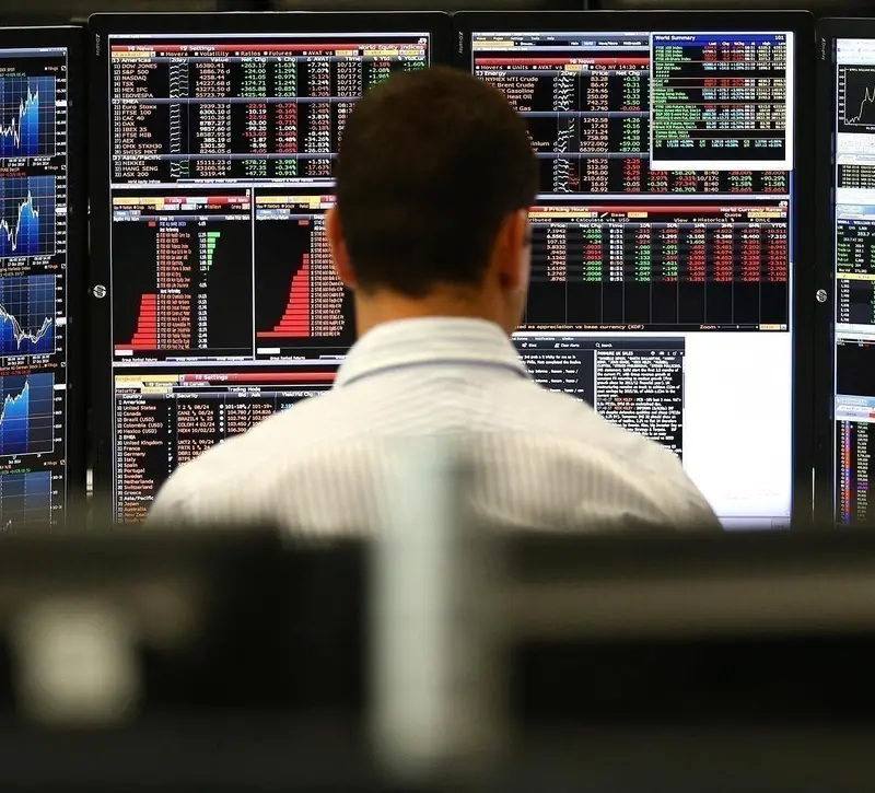 Διεθνείς αγορές: Οι μετοχές ανακάμπτουν, ο χρυσός ανεβαίνει, το πετρέλαιο υποχωρεί μπροστά στο ενδεχόμενο μιας συμφωνίας ΗΠΑ – Ιράν