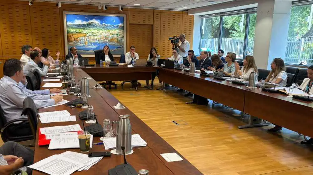 Προσλήψεις στο Δημόσιο: Η Βουλή επιδιώκει να «φρενάρει» την αύξηση της βαρύτητας της συνέντευξης