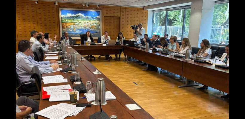 Προσλήψεις στο Δημόσιο: Η Βουλή επιδιώκει να «φρενάρει» την αύξηση της βαρύτητας της συνέντευξης