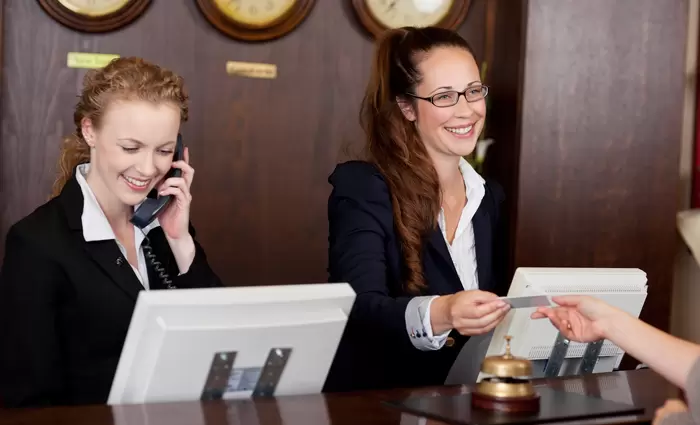 Θετικό πρόσημο στον τομέα των υπηρεσιών μετά από 15 μήνες