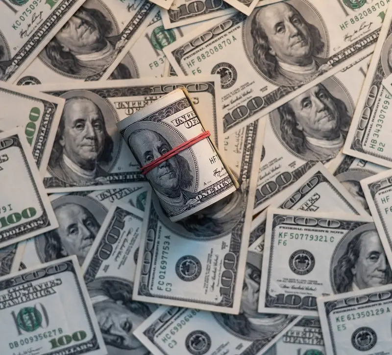 Κρίση στη Μέση Ανατολή: Γιατί το δολάριο επιστρέφει ως το ισχυρότερο ασφαλές καταφύγιο των αγορών